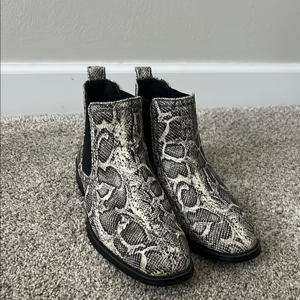 NWOT Steve Madden Men’s Snakeskin Chelsea Boot